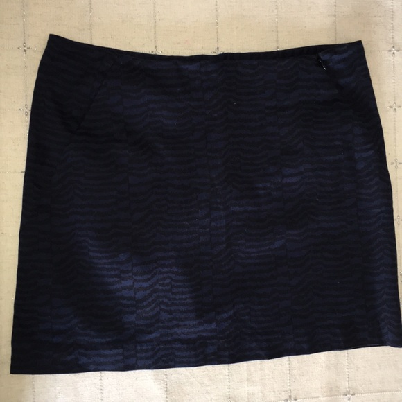 Gap black and blue zebra print skirt. - Picture 2 of 5